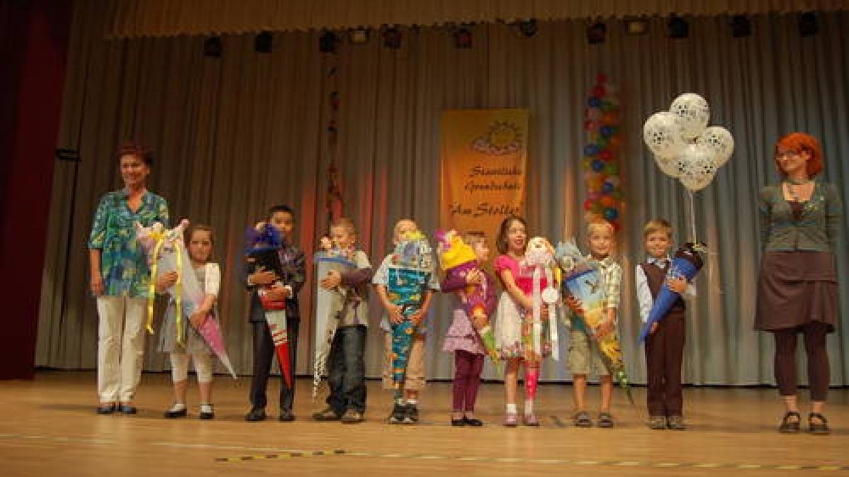 In der  Ilmenau Festhalle fand die Schuleinführung der Grundschule Am Stollen statt. Im Bild ist die Stammgruppe 5.