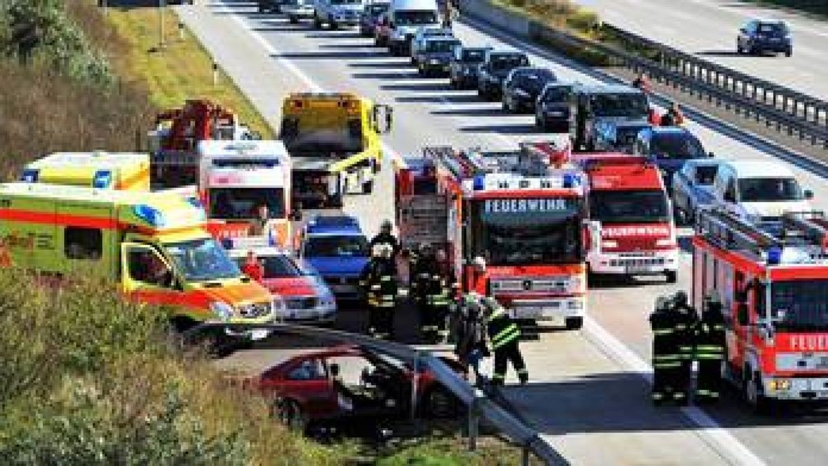 Ein Unbekannter verursachte auf der Autobahn 4 einen Unfall mit zwei PKW und einem LKW. Foto: Sascha Fromm