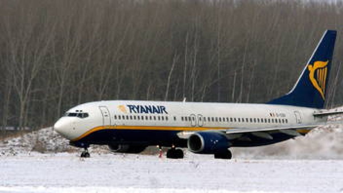 Ryanair-Maschine in Altenburg: Bald landen solche Flugzeuge in Cochstedt in Sachsen-Anhalt und damit wohl nicht mehr in Thüringen. Foto: Alexander Volkmann