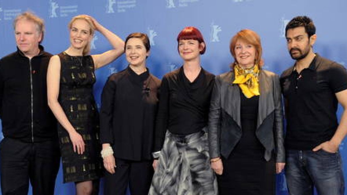 Neben Rossellini bewerten die Schauspielerin Nina Hoss, die Produzentin Jan Chapman, der Regisseur Guy Maddin, der indische Schauspieler Aamir Khan und die Kostümbildnerin Sandy Powell die Wettbewerbsfilme. Foto: Clemens Bilan/dapd