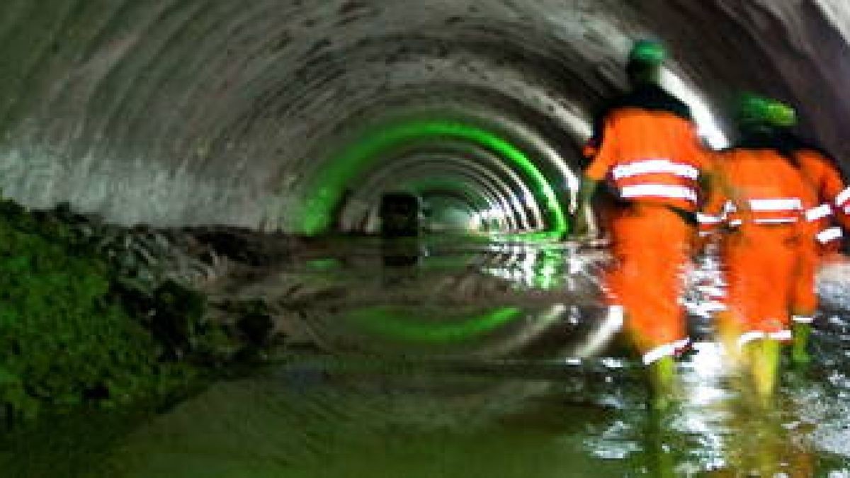 Wasser ist im Silberberg ein ständiger Begleiter der Tunnelbauer. Es abzuleiten bereitet mitunter Probleme. Fotos: Ingo Herzog