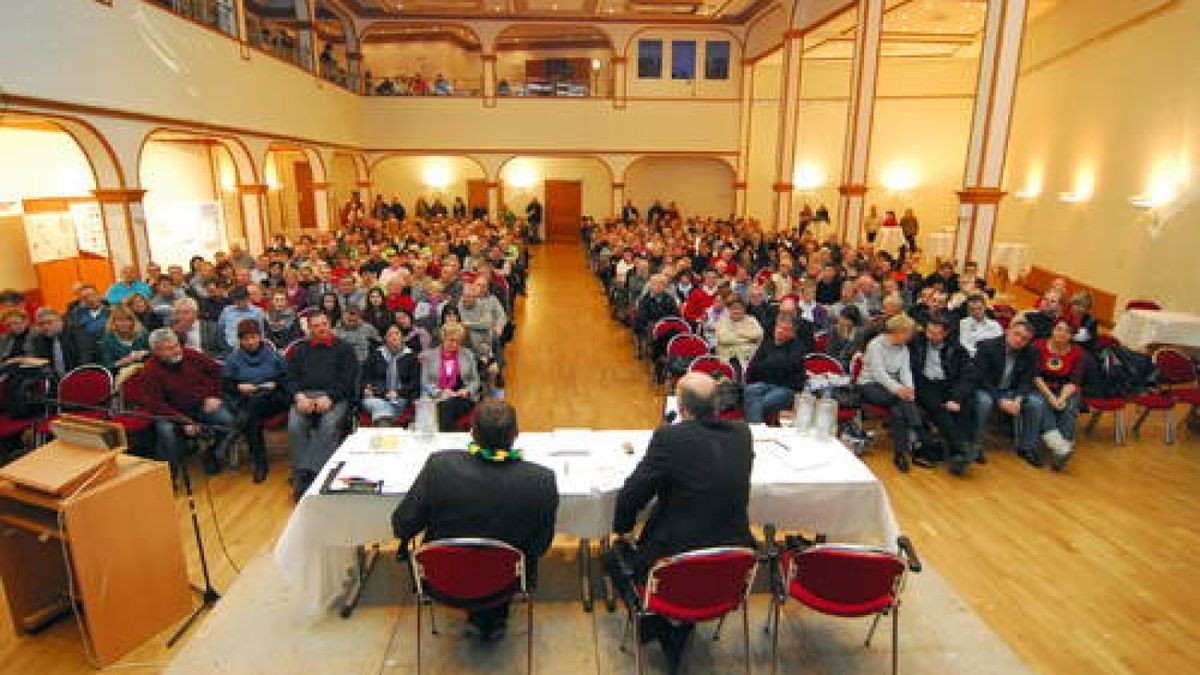 Über 400 Interessierte versammelten sich Dienstagabend in der Apoldaer Stadthalle zur öffentliche Vorstellung des Projektes 