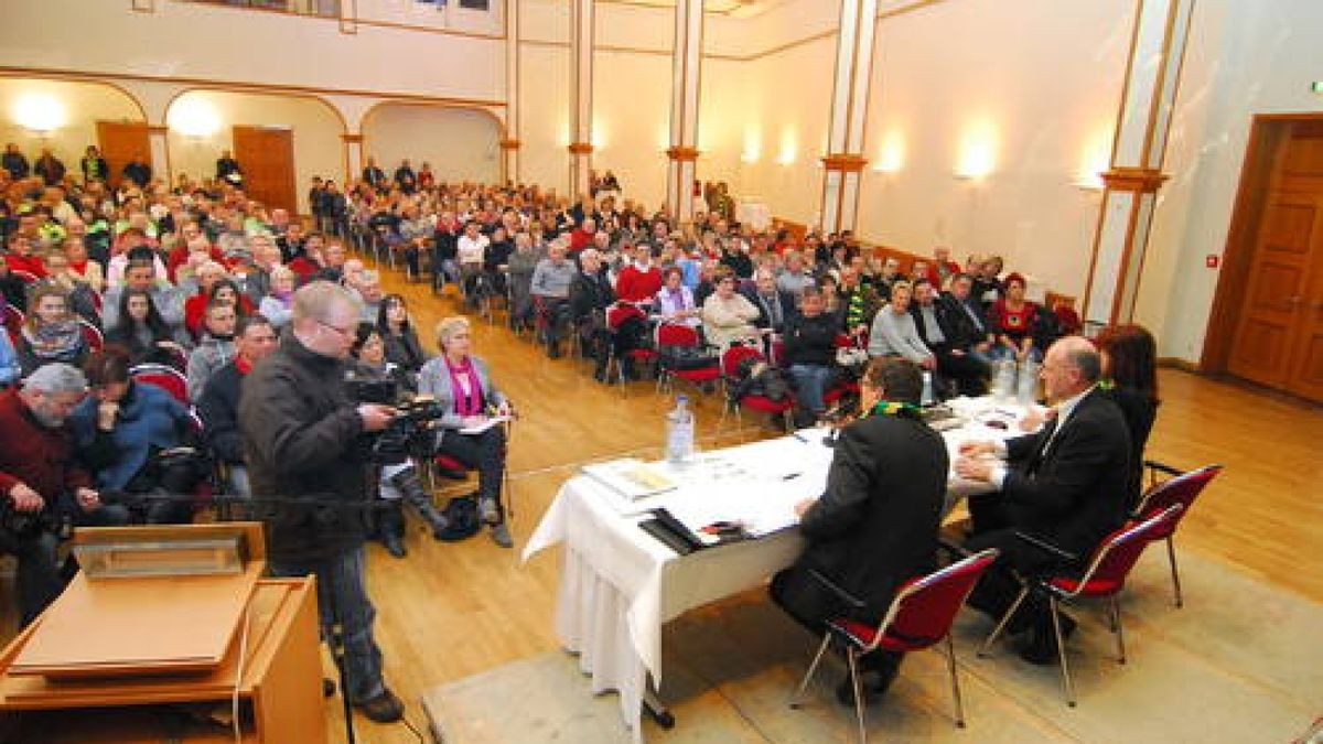 Über 400 Interessierte versammelten sich Dienstagabend in der Apoldaer Stadthalle zur öffentliche Vorstellung des Projektes 