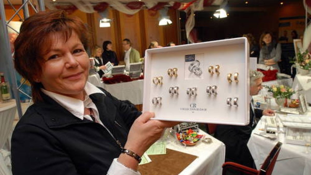 Cornelia Heßler kann jeden Wunsch nach einem Ring erfüllen. Foto: Heiko Kleinschmidt