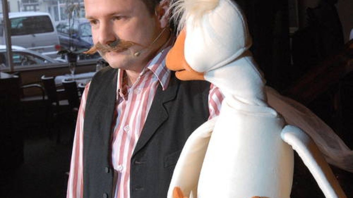 Zauberer Humbuk mit Gans Martin. Foto: Heiko Kleinschmidt