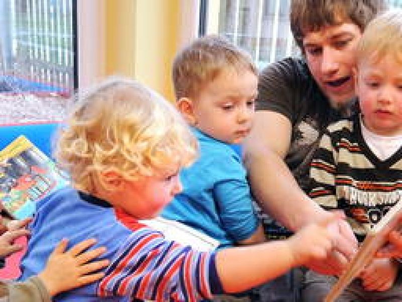 Erste Gäste im neuen Kindergarten in Reichenbach