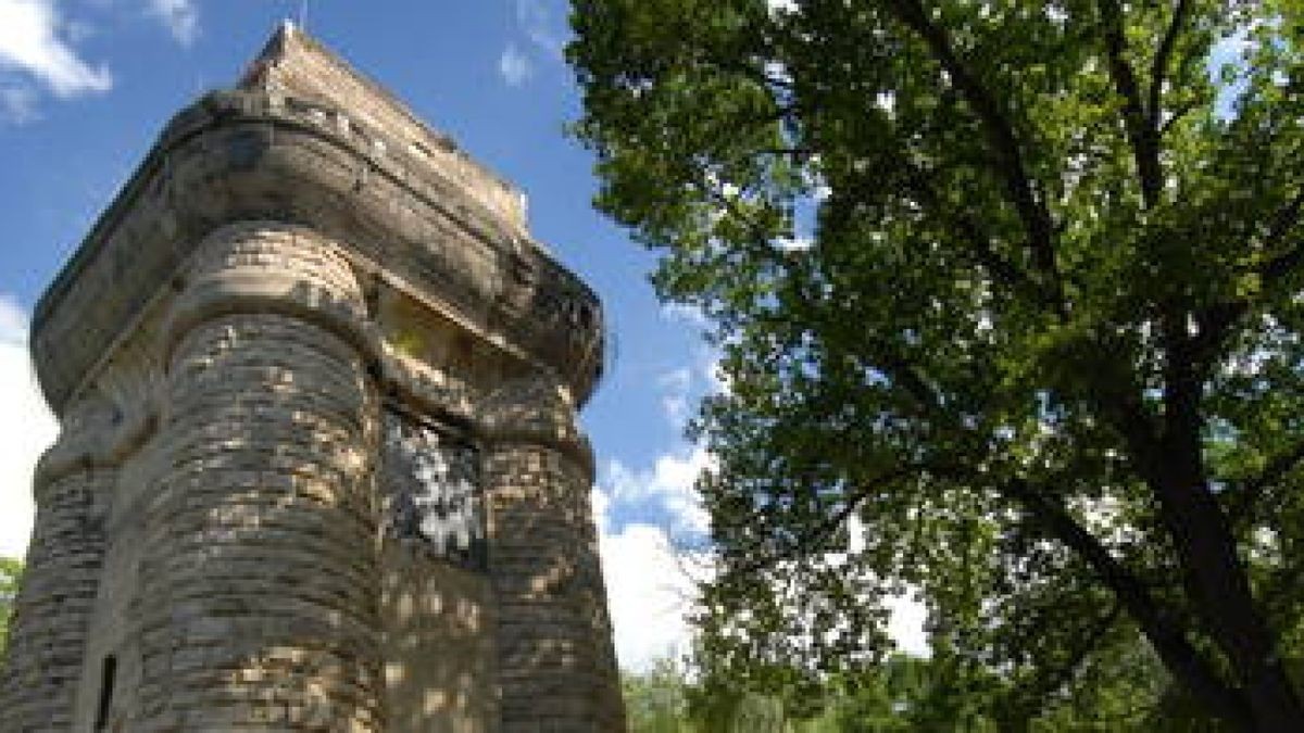 Der Bismarckturm im Steigerwald wurde am 1. September 1901 feierlich eingeweiht. Foto: Marco Kneise