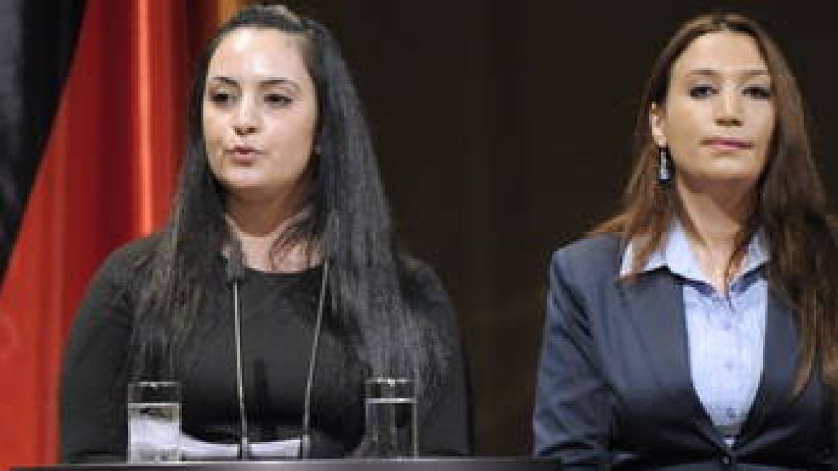 Semiya Simsek (r.) und Gamze Kubasik, Angehörige von Opfern der Mordserie der terroristischen Vereinigung 