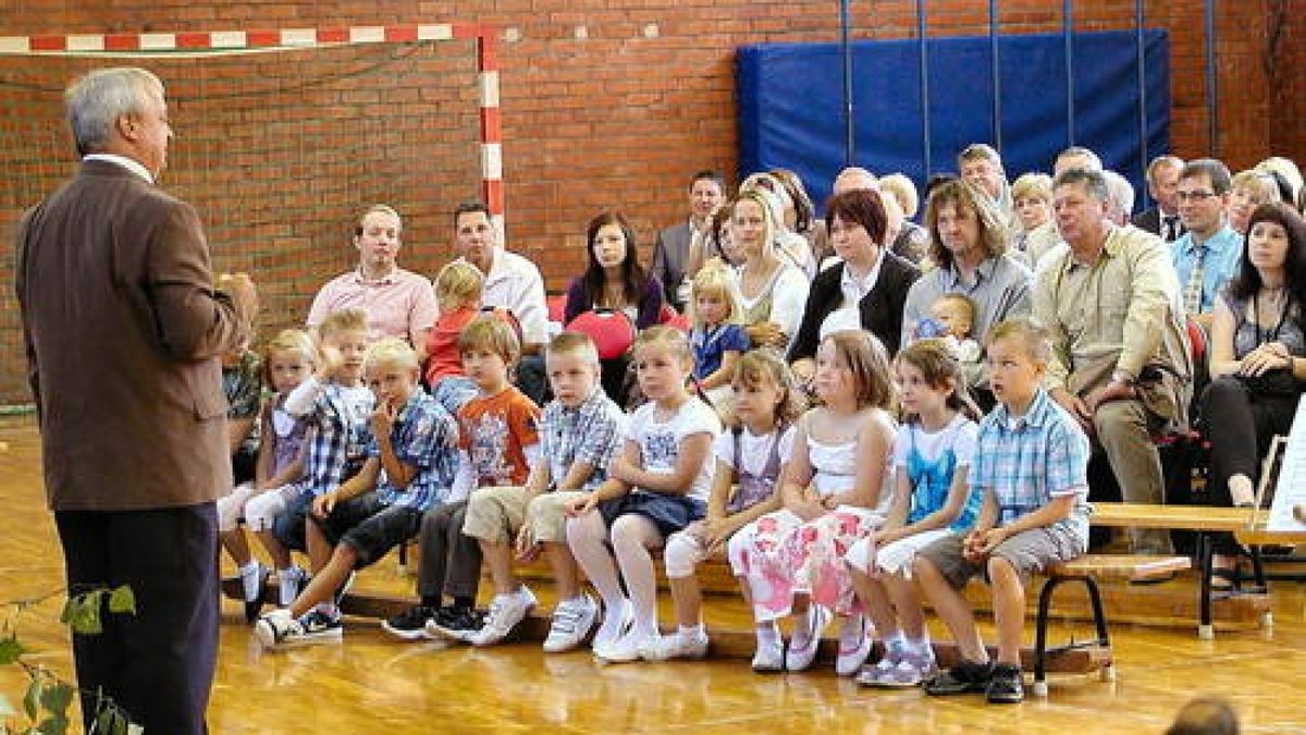 Die Mädchen und Jungen beim Zuckertütenfest in Niedergebra.