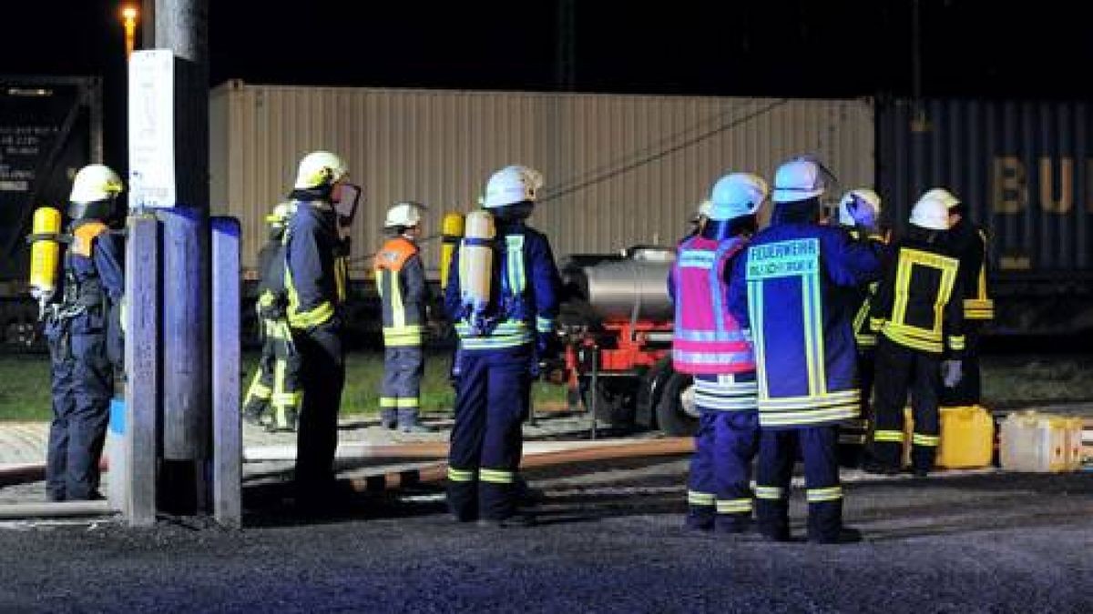 Bei einem schweren Zugunglück in Bleicherode waren etwa 150 Einsatzkräfte im Großeinsatz. Beide Züge hatten Gefahrgüter geladen. Foto: Sascha Fromm