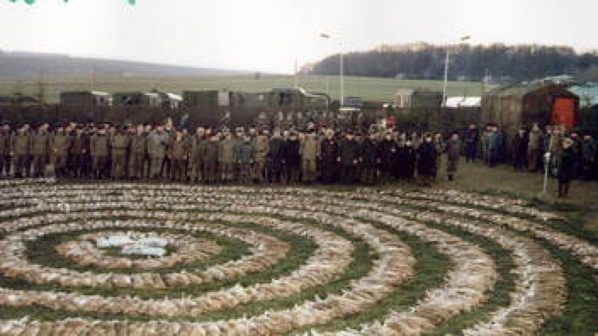 Die Hasen lagen im Kreis und die Schützen standen in Reihe und Glied - die Staatsjagd endete 1989 mit der Ansprache von Honecker, er dankte in dem Lager nahe Pfiffelbach den Gästen und Helfern für ihre waidmännische Disziplin. Foto: TA