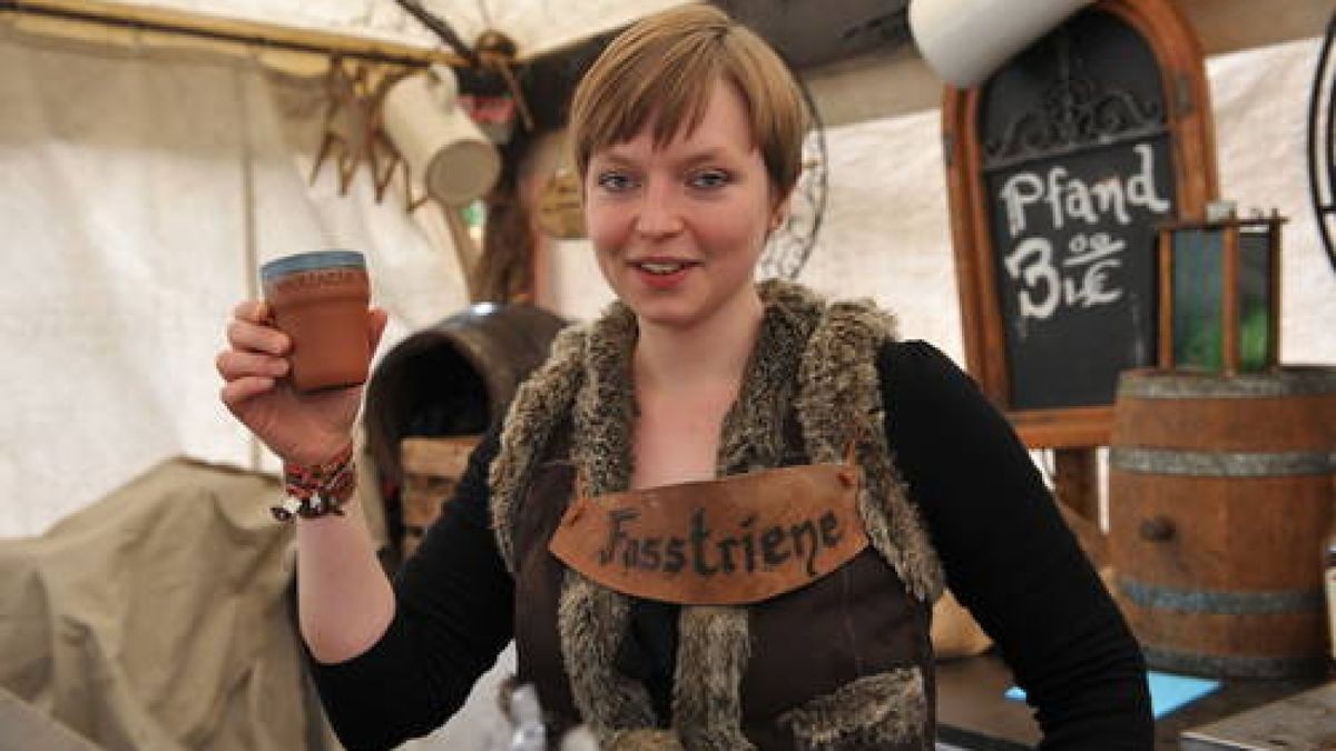 Bereits zum fünften Mal gab es am Wochenende das Mittelalterfest auf der Ochsenwiese von Tambach-Dietharz. Mit Showkämpfen in klassischen Gewändern, originalen Speisen und viel Musik feierte der Verein 