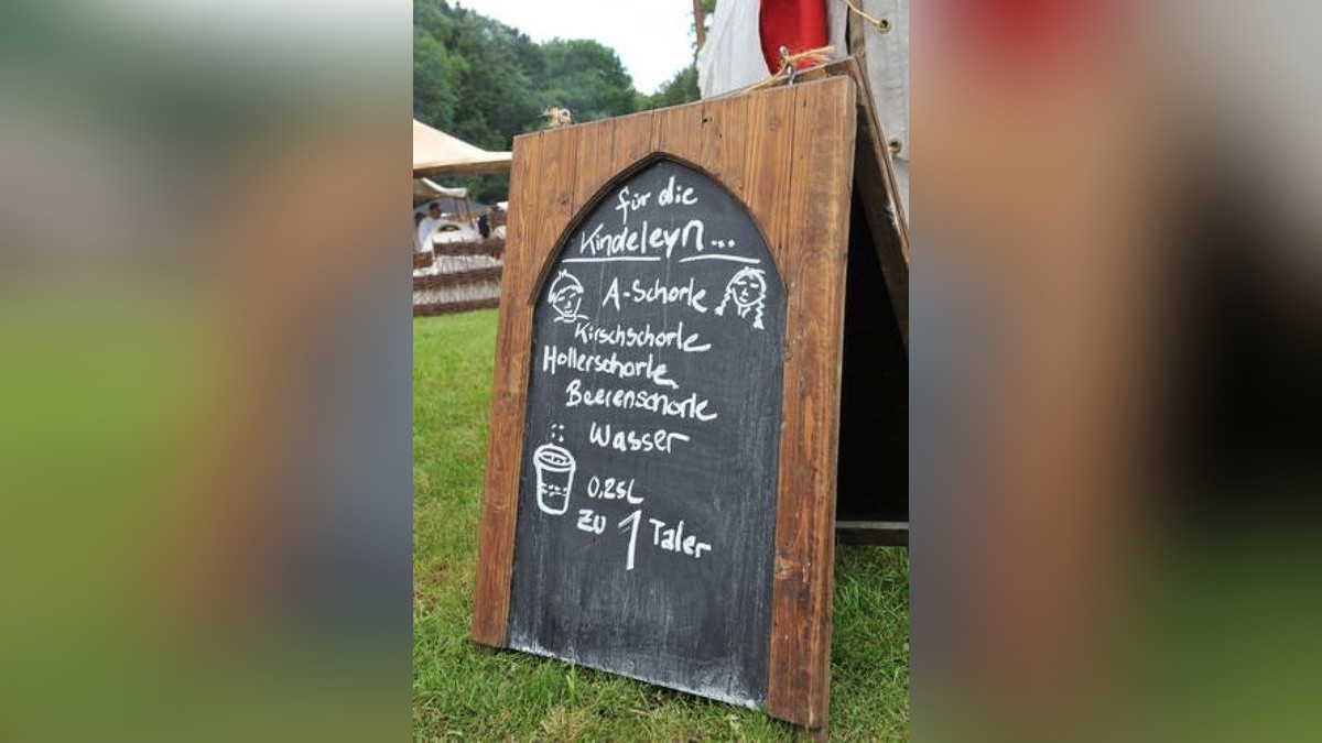 Bereits zum fünften Mal gab es am Wochenende das Mittelalterfest auf der Ochsenwiese von Tambach-Dietharz. Mit Showkämpfen in klassischen Gewändern, originalen Speisen und viel Musik feierte der Verein 