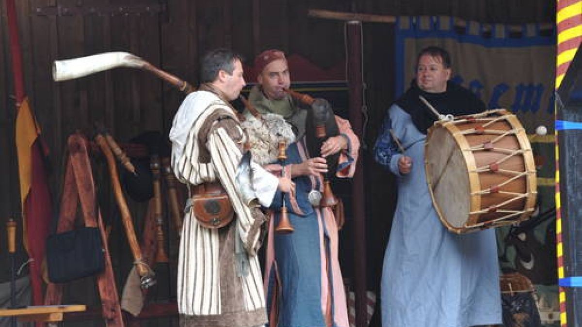 Bereits zum fünften Mal gab es am Wochenende das Mittelalterfest auf der Ochsenwiese von Tambach-Dietharz. Mit Showkämpfen in klassischen Gewändern, originalen Speisen und viel Musik feierte der Verein 