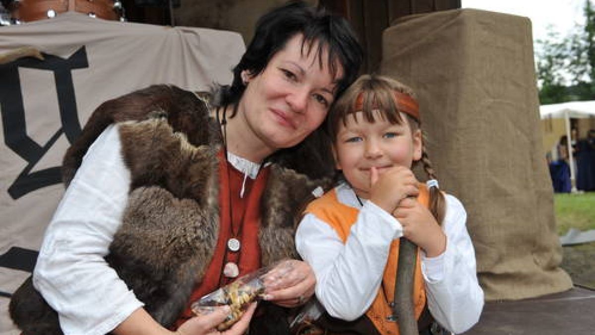 Bereits zum fünften Mal gab es am Wochenende das Mittelalterfest auf der Ochsenwiese von Tambach-Dietharz. Mit Showkämpfen in klassischen Gewändern, originalen Speisen und viel Musik feierte der Verein 