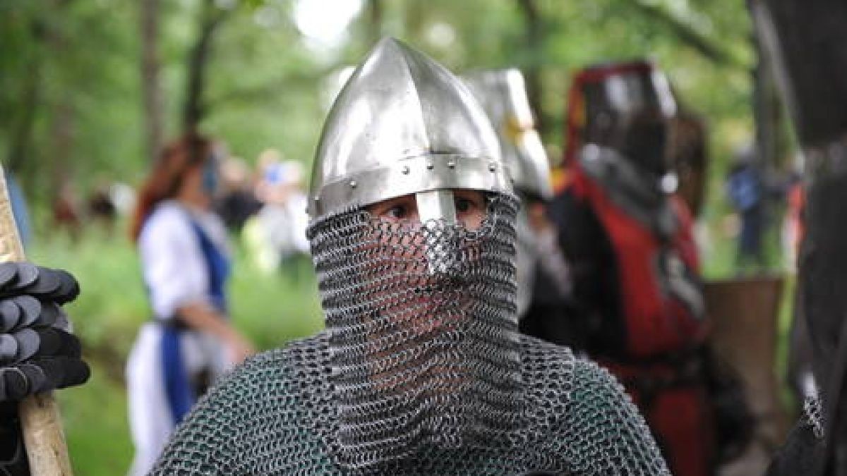 Bereits zum fünften Mal gab es am Wochenende das Mittelalterfest auf der Ochsenwiese von Tambach-Dietharz. Mit Showkämpfen in klassischen Gewändern, originalen Speisen und viel Musik feierte der Verein 