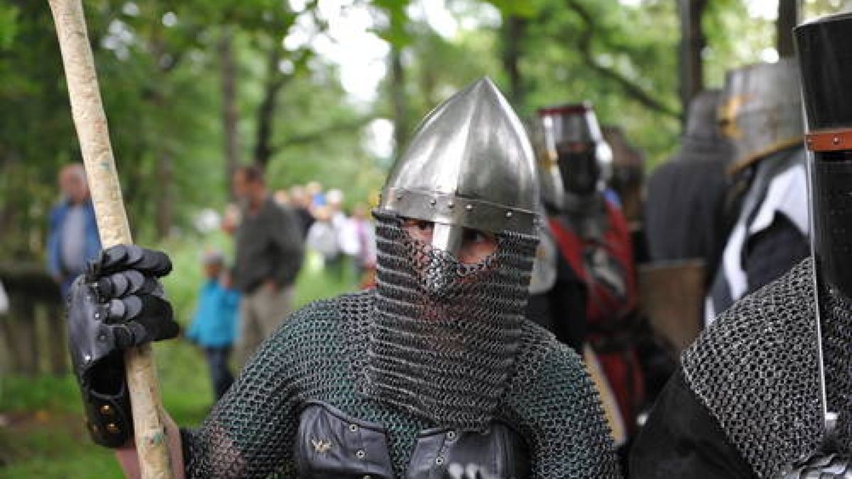 Bereits zum fünften Mal gab es am Wochenende das Mittelalterfest auf der Ochsenwiese von Tambach-Dietharz. Mit Showkämpfen in klassischen Gewändern, originalen Speisen und viel Musik feierte der Verein 