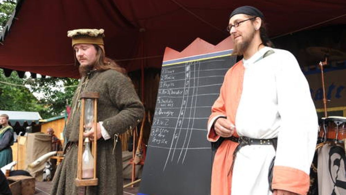 Bereits zum fünften Mal gab es am Wochenende das Mittelalterfest auf der Ochsenwiese von Tambach-Dietharz. Mit Showkämpfen in klassischen Gewändern, originalen Speisen und viel Musik feierte der Verein 