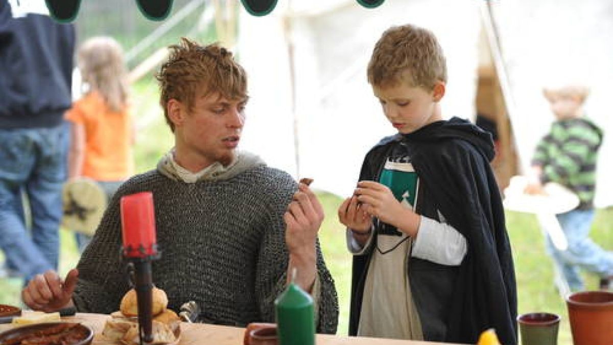 Bereits zum fünften Mal gab es am Wochenende das Mittelalterfest auf der Ochsenwiese von Tambach-Dietharz. Mit Showkämpfen in klassischen Gewändern, originalen Speisen und viel Musik feierte der Verein 