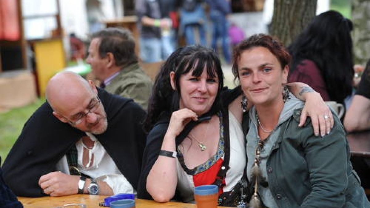 Bereits zum fünften Mal gab es am Wochenende das Mittelalterfest auf der Ochsenwiese von Tambach-Dietharz. Mit Showkämpfen in klassischen Gewändern, originalen Speisen und viel Musik feierte der Verein 