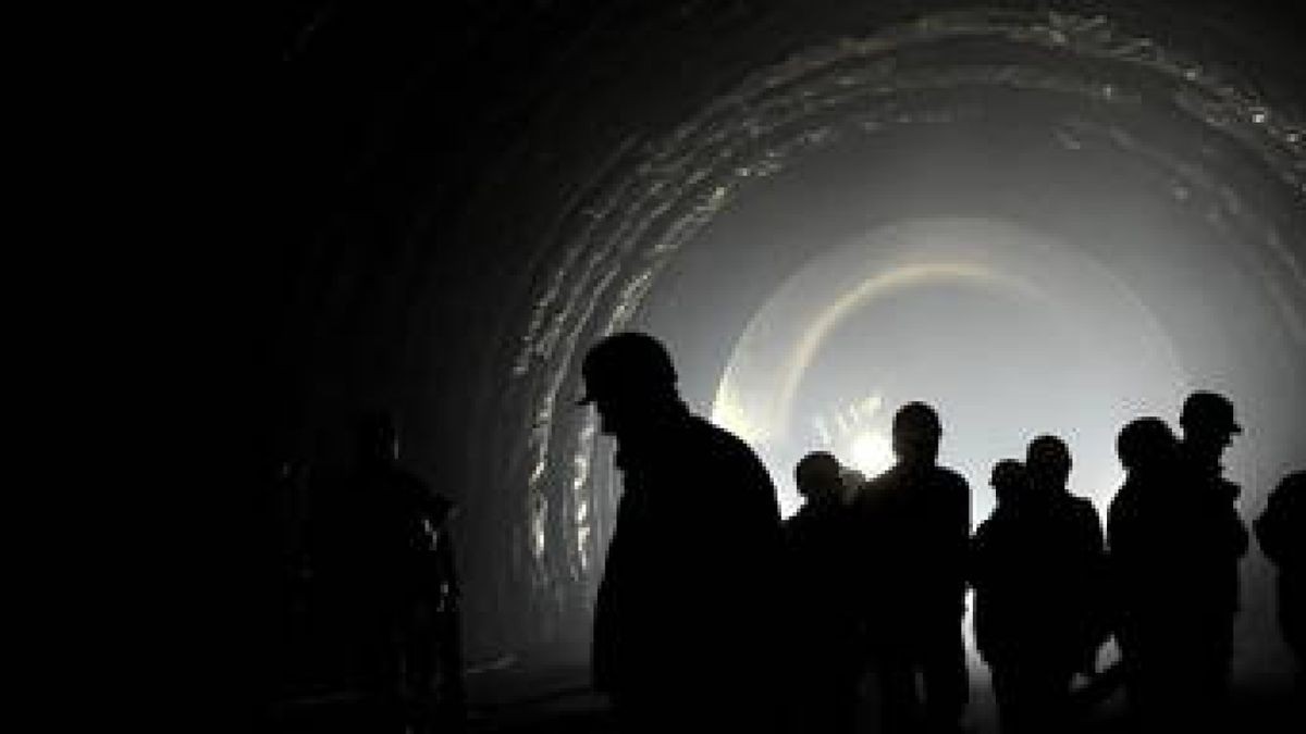 Im Thüringer Wald ist Mittwochnachmittag der Bleßberg-Tunnel durchschlagen worden. Der 8314 Meter lange Bahn-Tunnel ist ein zentraler Baustein der ICE-Neubaustrecke Nürnberg–Berlin. Foto: Marco Kneise 