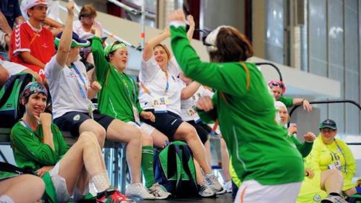 13. Special Olympics World Summer Games Athens 2011: Handball Indien gegen Uruguay - Jubel auf der Tribuene. Foto: Sascha Fromm 