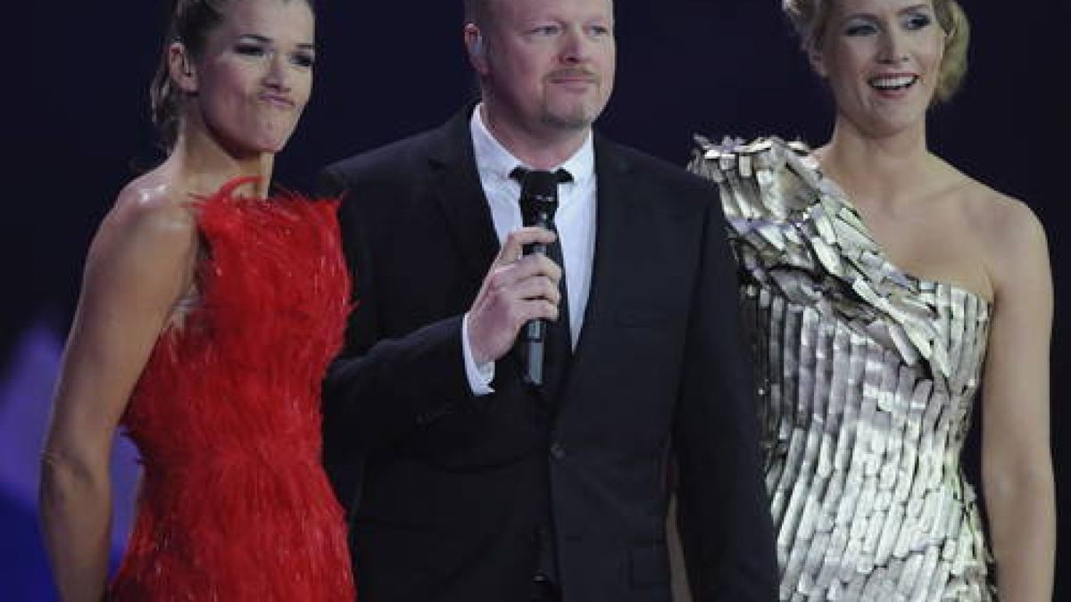 Durch den ESC-Abend in Düsseldorf führten Anke Engelke, Stefan Raab und Judith Rakers (von links nach rechts). Foto: Nigel Treblin/dapd