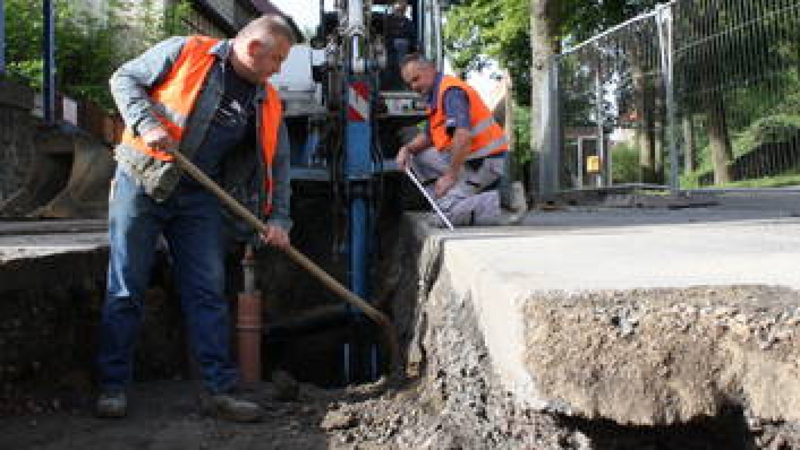 Die Deges bezahlt für den Kanal