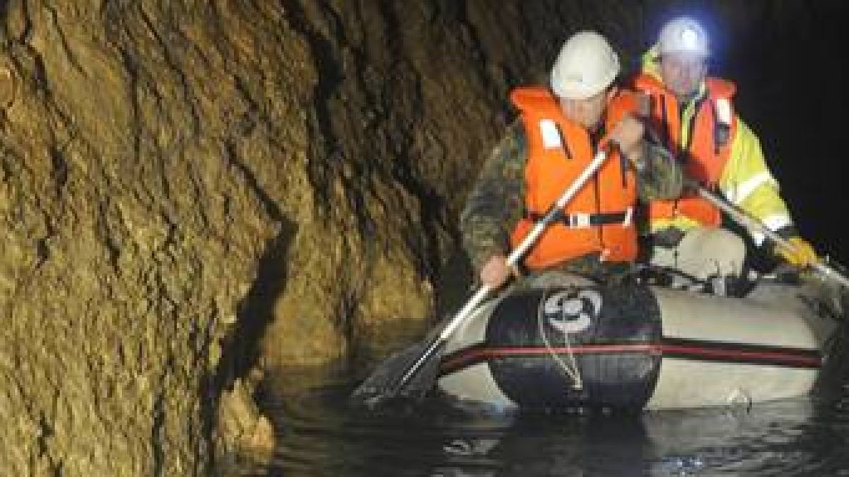 Drei unterirdische Seen fanden die Geologen, als sie die Hohlräume der Südthüringer Attraktion erkundeten. Einer ist fast 80 Meter lang. Foto: Frank Buhlemann