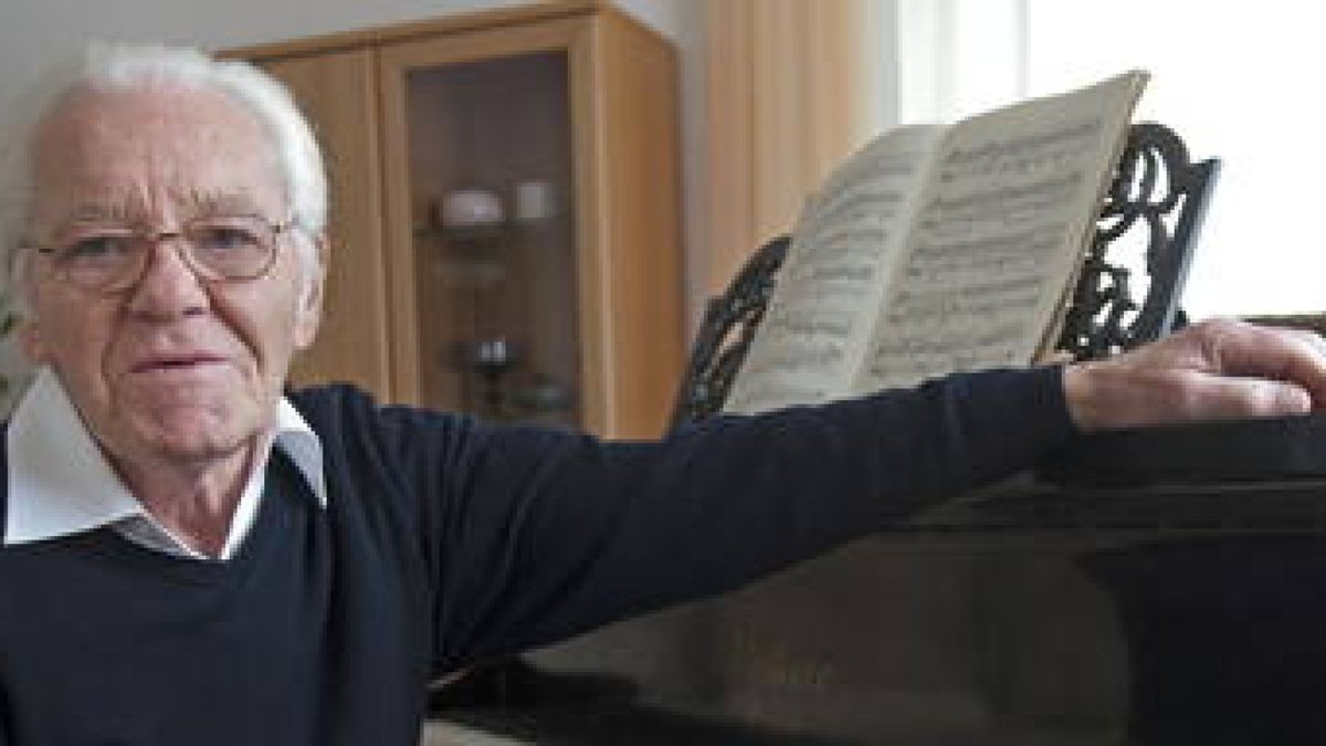 Eduard Lehmstedt widmet sein Leben bis heute in Weimar der Musik. Foto: Maik Schuck