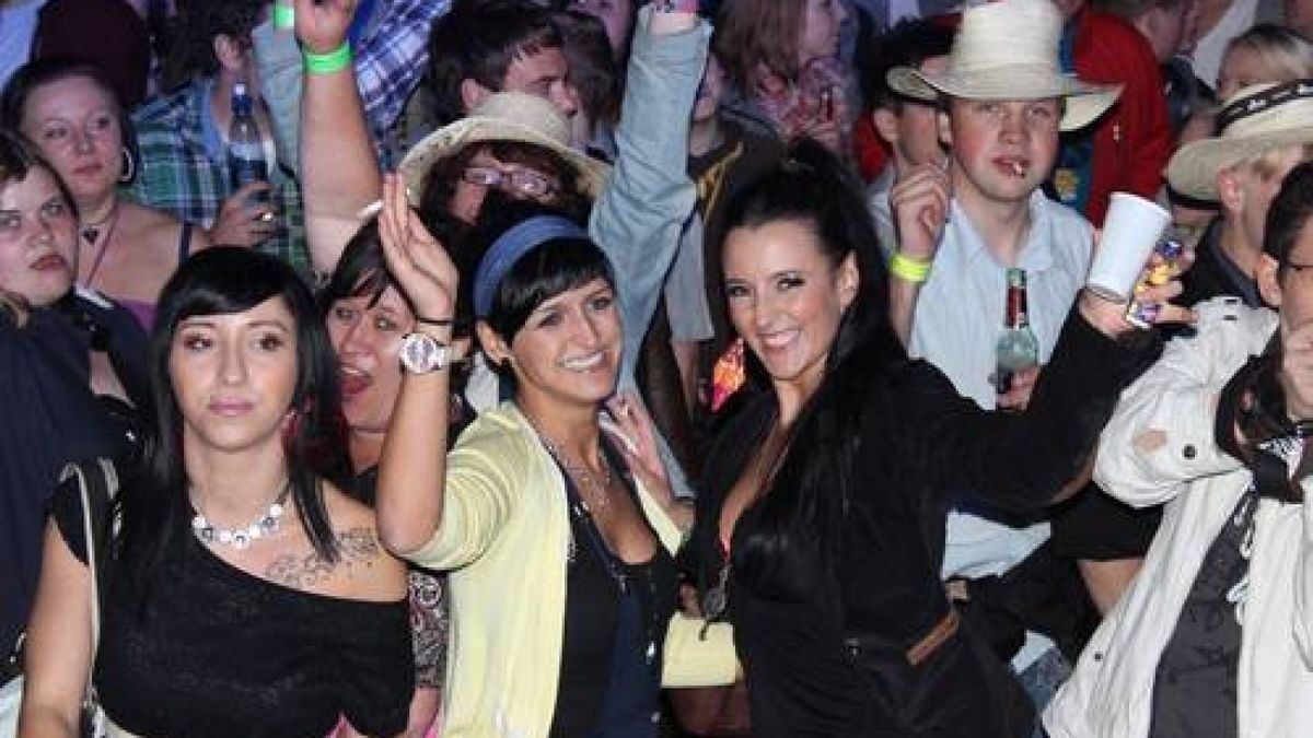 Heiß ging es auf dem Possen bei Sondershausen bei der Mixery Klubraum Tour her. Dafür sorgten die DJ vom Radiosender RTL 89.0 und ihre bezaubernden Tänzerinnen.