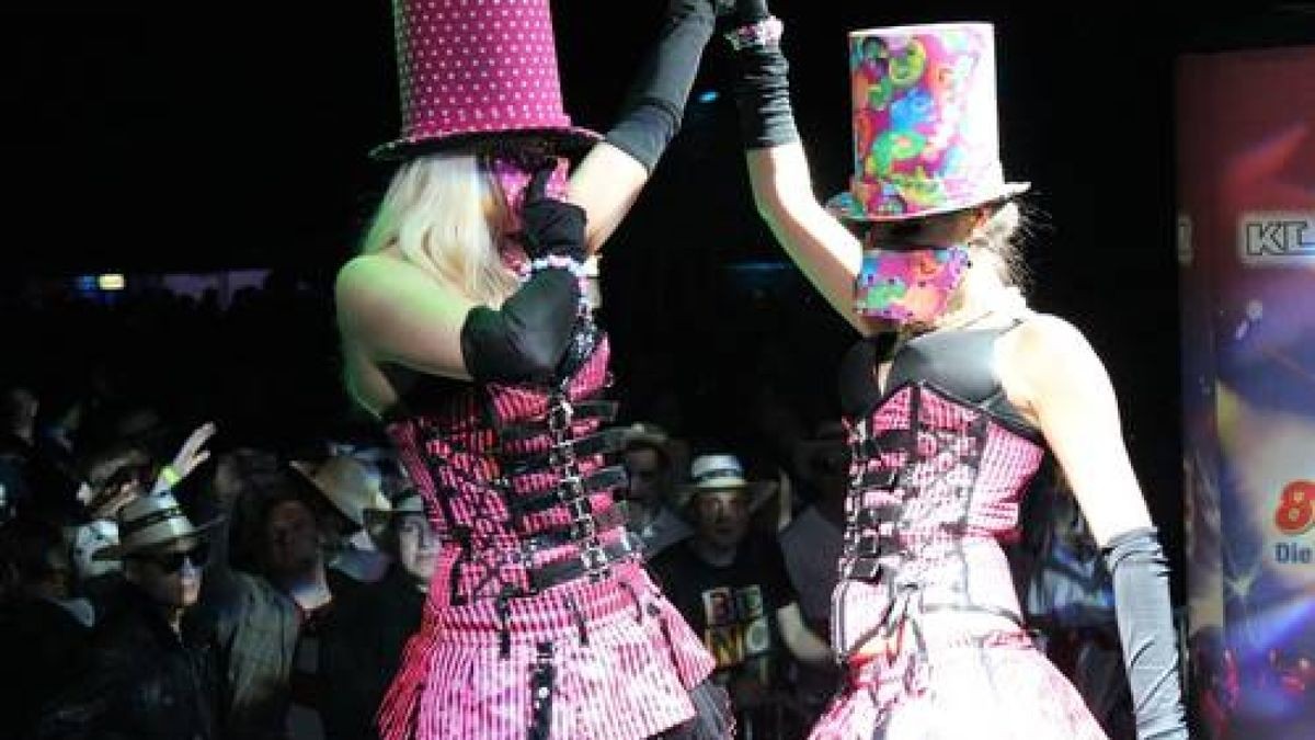 Heiß ging es auf dem Possen bei Sondershausen bei der Mixery Klubraum Tour her. Dafür sorgten die DJ vom Radiosender RTL 89.0 und ihre bezaubernden Tänzerinnen.