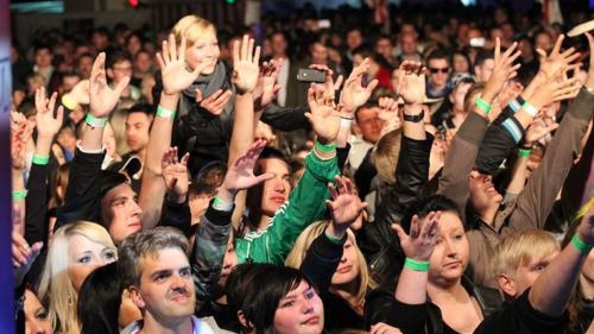 Heiß ging es auf dem Possen bei Sondershausen bei der Mixery Klubraum Tour her. Dafür sorgten die DJ vom Radiosender RTL 89.0 und ihre bezaubernden Tänzerinnen.