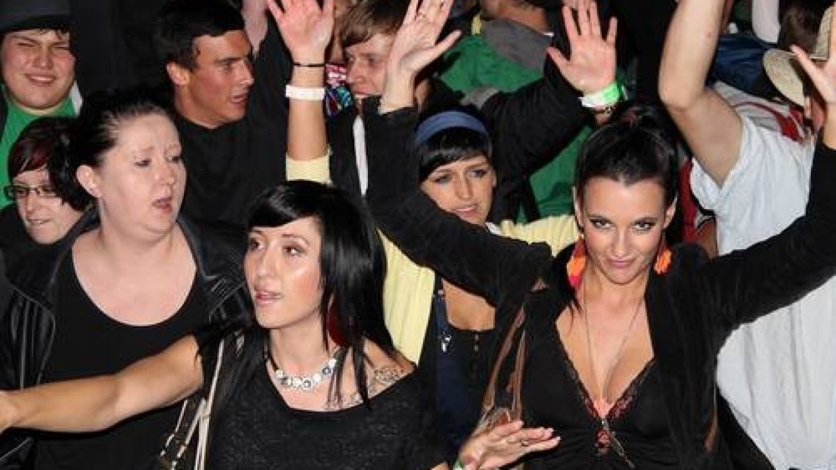 Heiß ging es auf dem Possen bei Sondershausen bei der Mixery Klubraum Tour her. Dafür sorgten die DJ vom Radiosender RTL 89.0 und ihre bezaubernden Tänzerinnen.