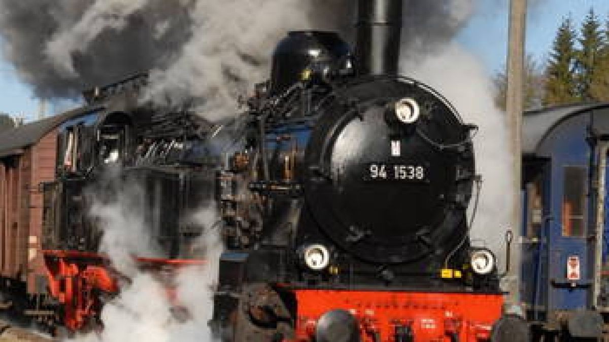 Die Maschine mit der Nummer 941538 der Rennsteigbahn ist prinzipiell einsatzfähig - wenn der Kesselschaden behoben wird. Archivfoto: Ralf Ehrlich