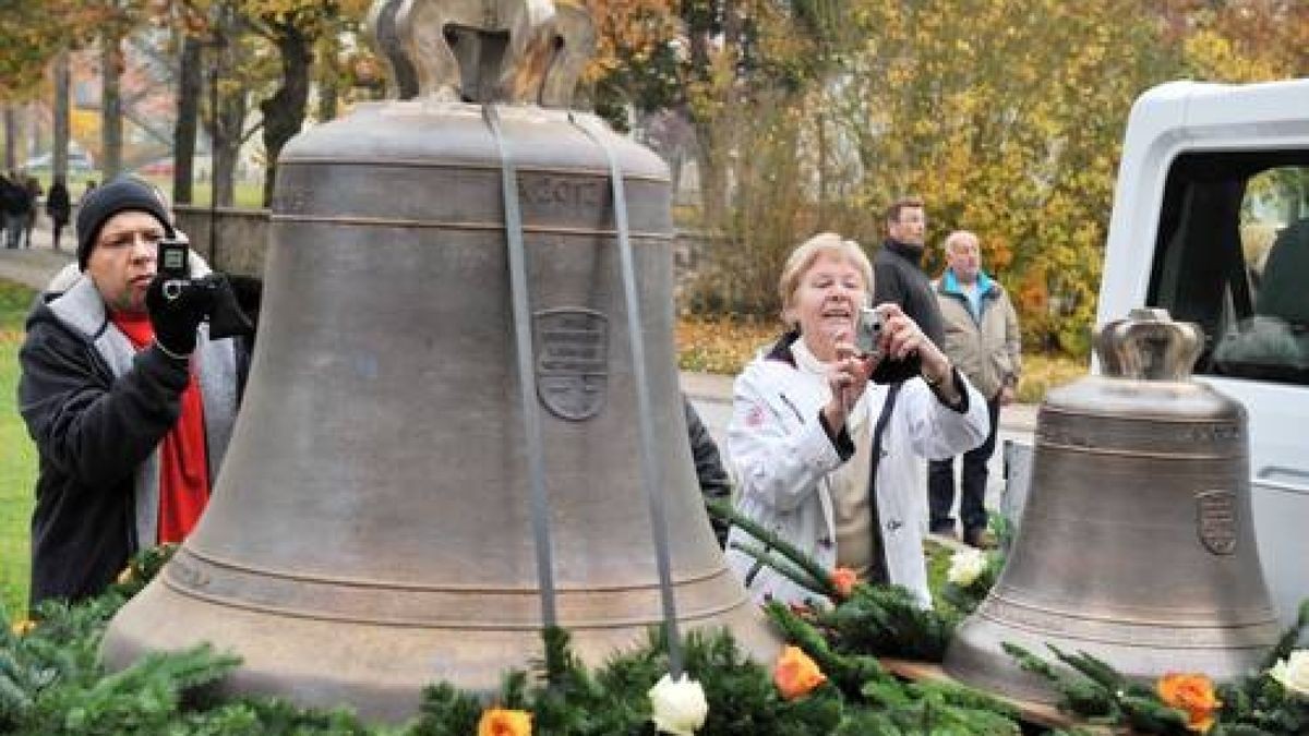 Mit einem Festumzug und einer musikalischen Darbietung von evangelischem Kindergarten und Posaunenchor begingen Mitarbeiter des ökumenischen Hainichklinikums und Vertreter des öffentlichen Lebens die feierliche Glockenweihe in Pfafferode. Foto: Daniel Volkmann