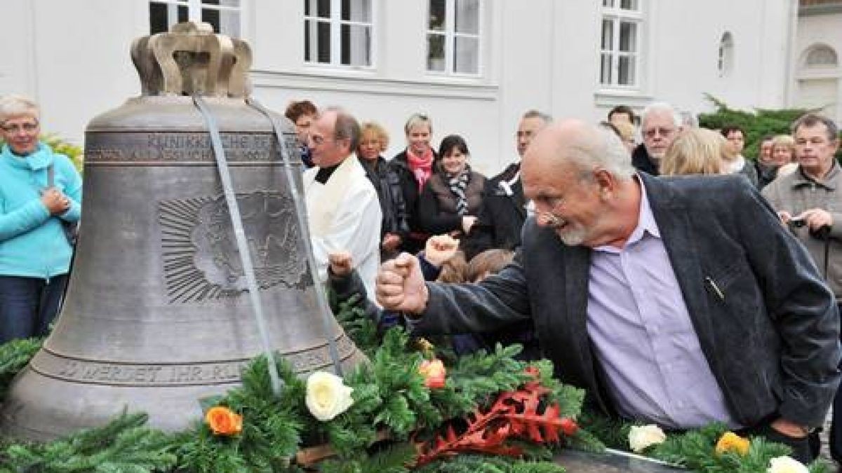 Mit einem Festumzug und einer musikalischen Darbietung von evangelischem Kindergarten und Posaunenchor begingen Mitarbeiter des ökumenischen Hainichklinikums und Vertreter des öffentlichen Lebens die feierliche Glockenweihe in Pfafferode. Foto: Daniel Volkmann