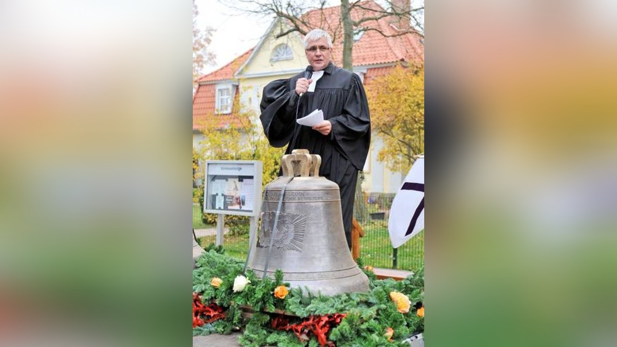 Mit einem Festumzug und einer musikalischen Darbietung von evangelischem Kindergarten und Posaunenchor begingen Mitarbeiter des ökumenischen Hainichklinikums und Vertreter des öffentlichen Lebens die feierliche Glockenweihe in Pfafferode. Foto: Daniel Volkmann