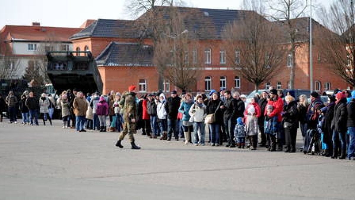 Mit einem Abschlussappell verabschiedete sich das Raketenartilleriebataillon 132 aus Sondershausen. Künftig werden die Soldaten auf die Standorte Münster, Idar-Oberstein und Weiden verteilt. Foto: Nico Kiesel