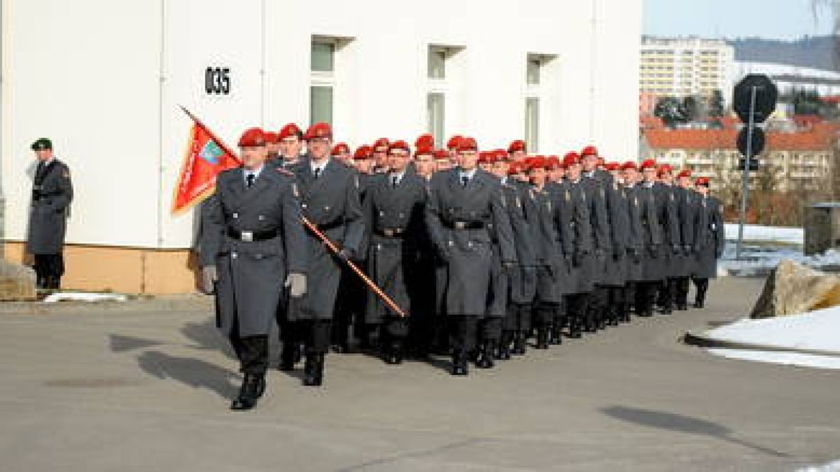 Mit einem Abschlussappell verabschiedete sich das Raketenartilleriebataillon 132 aus Sondershausen. Künftig werden die Soldaten auf die Standorte Münster, Idar-Oberstein und Weiden verteilt. Foto: Nico Kiesel