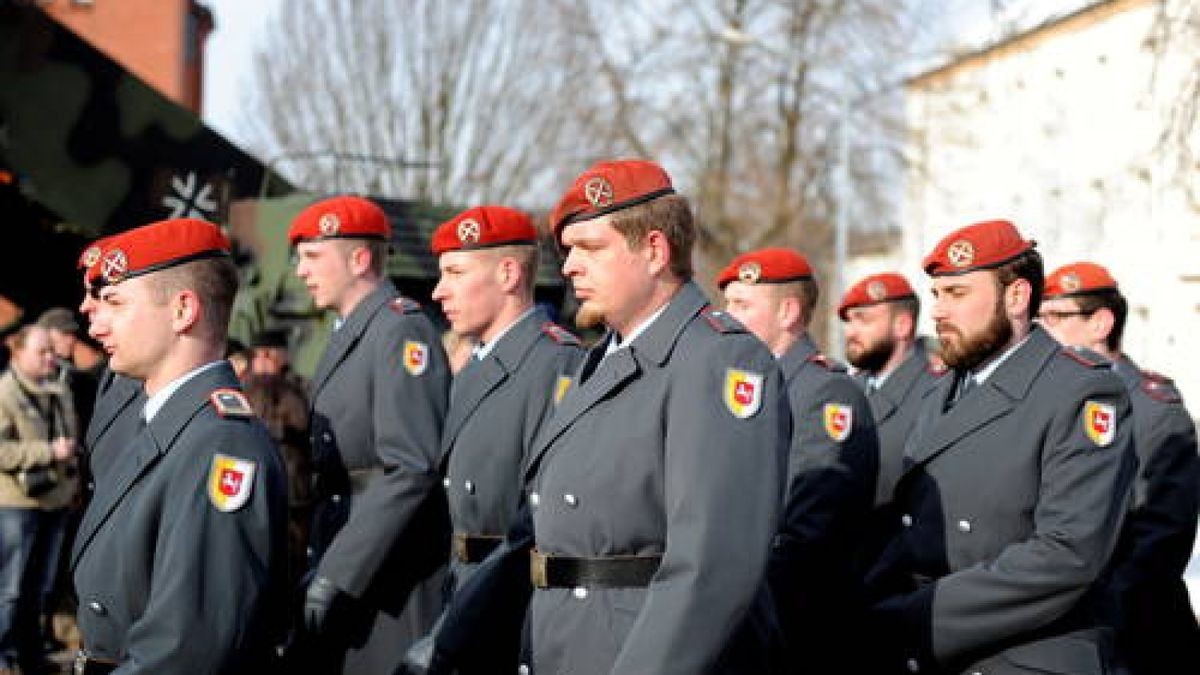 Mit einem Abschlussappell verabschiedete sich das Raketenartilleriebataillon 132 aus Sondershausen. Künftig werden die Soldaten auf die Standorte Münster, Idar-Oberstein und Weiden verteilt. Foto: Nico Kiesel