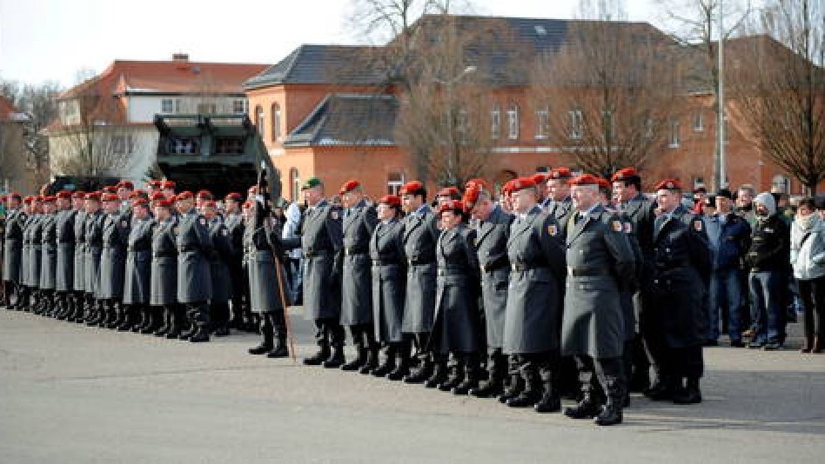 Mit einem Abschlussappell verabschiedete sich das Raketenartilleriebataillon 132 aus Sondershausen. Künftig werden die Soldaten auf die Standorte Münster, Idar-Oberstein und Weiden verteilt. Foto: Nico Kiesel