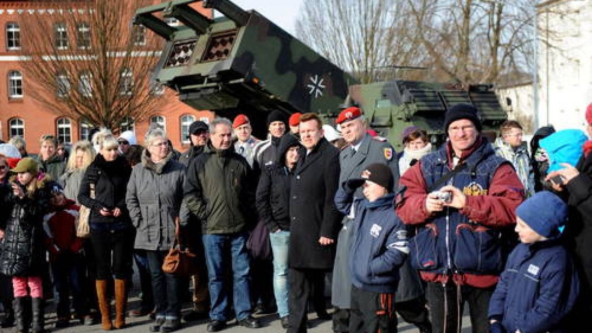 Mit einem Abschlussappell verabschiedete sich das Raketenartilleriebataillon 132 aus Sondershausen. Künftig werden die Soldaten auf die Standorte Münster, Idar-Oberstein und Weiden verteilt. Foto: Nico Kiesel