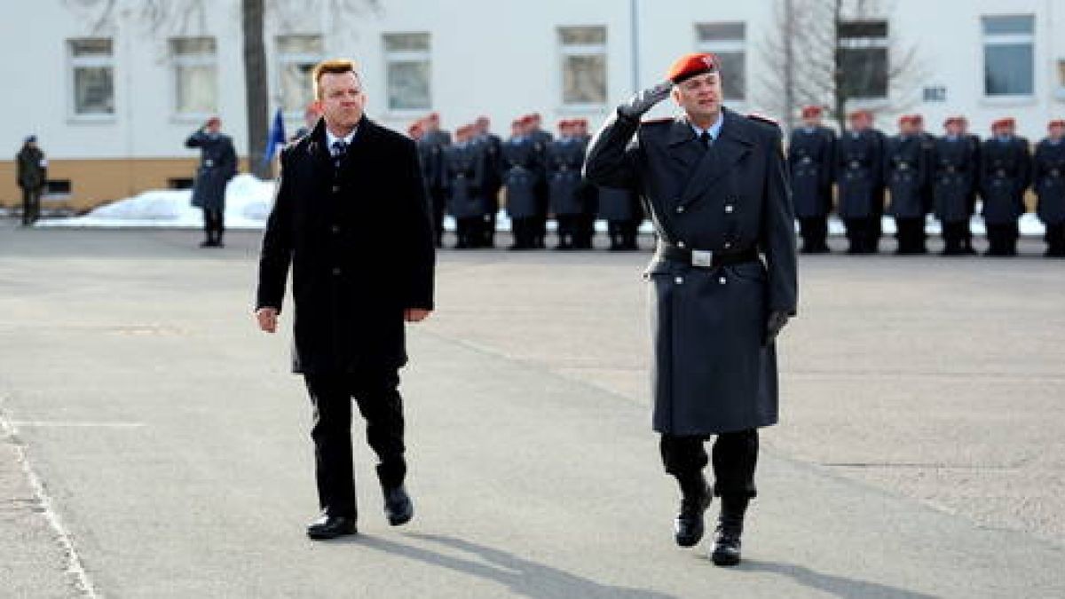 Mit einem Abschlussappell verabschiedete sich das Raketenartilleriebataillon 132 aus Sondershausen. Künftig werden die Soldaten auf die Standorte Münster, Idar-Oberstein und Weiden verteilt. Foto: Nico Kiesel