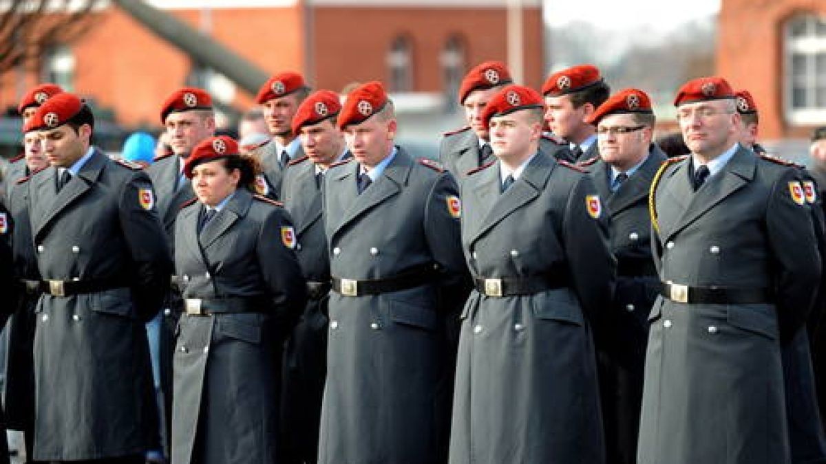 Mit einem Abschlussappell verabschiedete sich das Raketenartilleriebataillon 132 aus Sondershausen. Künftig werden die Soldaten auf die Standorte Münster, Idar-Oberstein und Weiden verteilt. Foto: Nico Kiesel