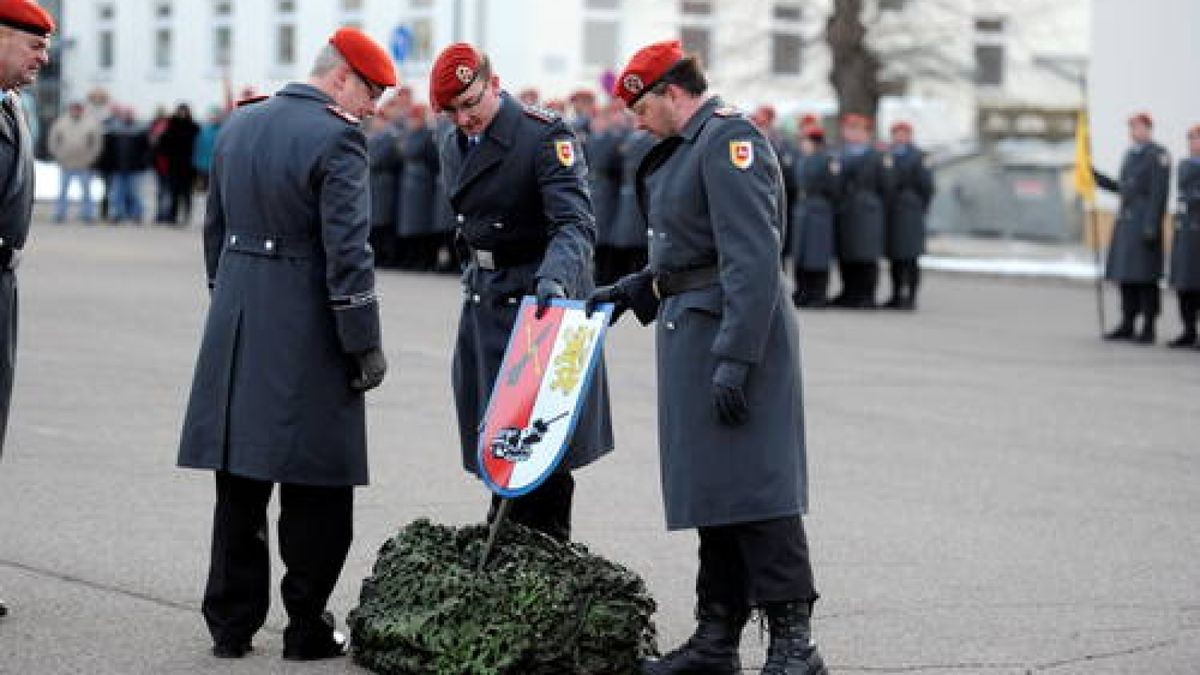 Mit einem Abschlussappell verabschiedete sich das Raketenartilleriebataillon 132 aus Sondershausen. Künftig werden die Soldaten auf die Standorte Münster, Idar-Oberstein und Weiden verteilt. Foto: Nico Kiesel