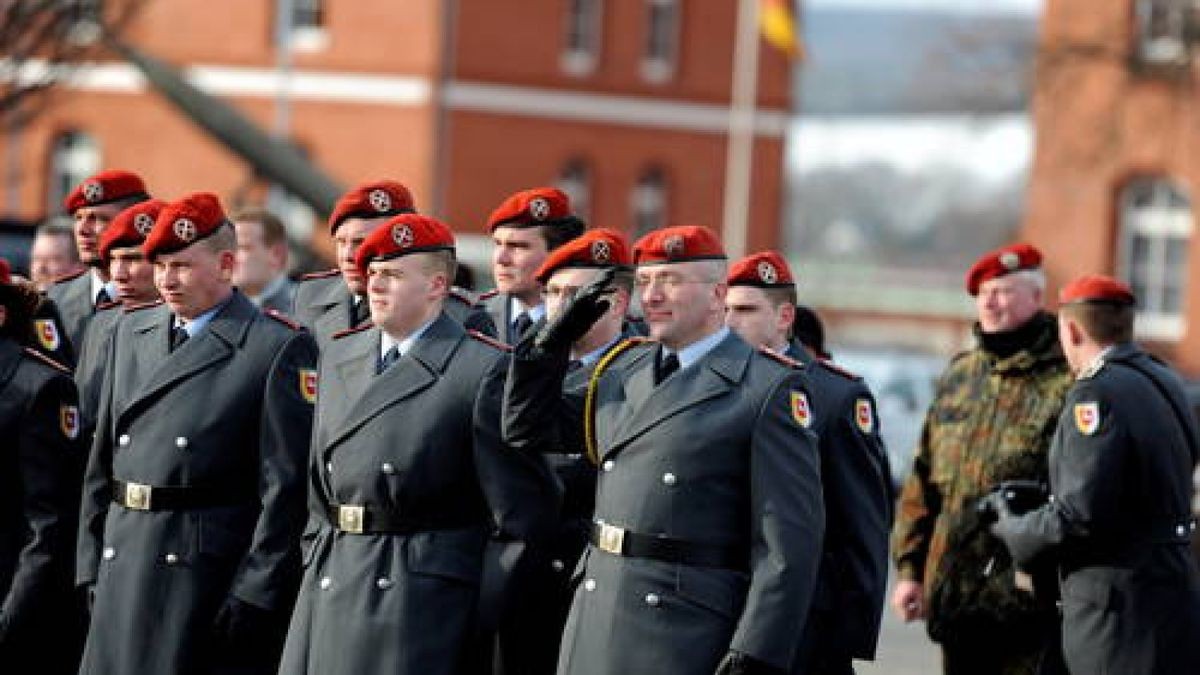 Mit einem Abschlussappell verabschiedete sich das Raketenartilleriebataillon 132 aus Sondershausen. Künftig werden die Soldaten auf die Standorte Münster, Idar-Oberstein und Weiden verteilt. Foto: Nico Kiesel