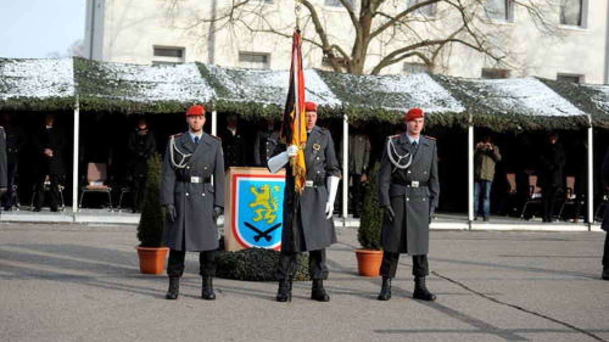 Mit einem Abschlussappell verabschiedete sich das Raketenartilleriebataillon 132 aus Sondershausen. Künftig werden die Soldaten auf die Standorte Münster, Idar-Oberstein und Weiden verteilt. Foto: Nico Kiesel