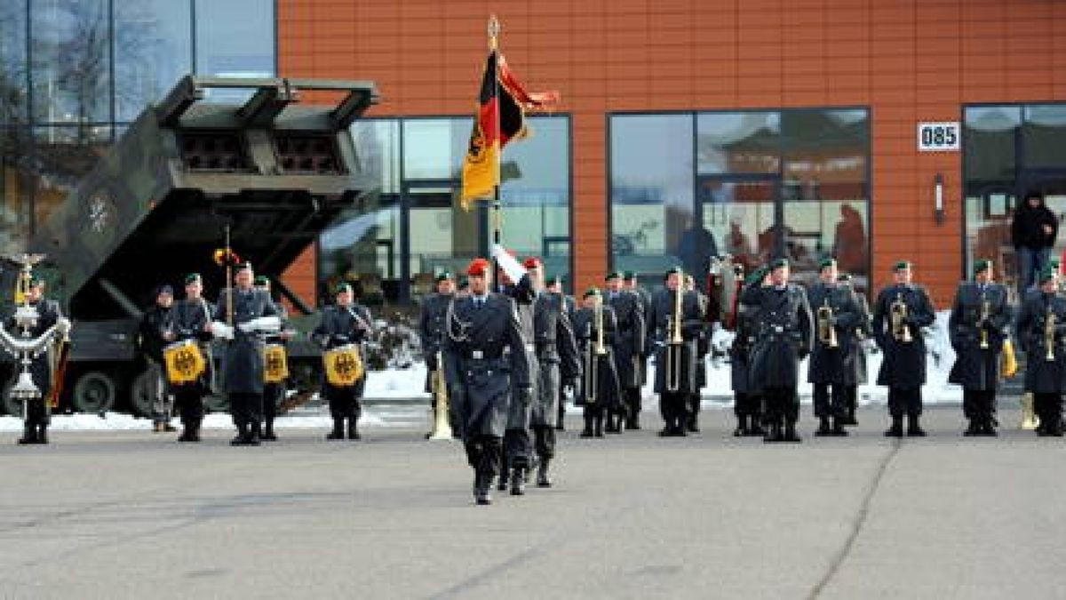 Mit einem Abschlussappell verabschiedete sich das Raketenartilleriebataillon 132 aus Sondershausen. Künftig werden die Soldaten auf die Standorte Münster, Idar-Oberstein und Weiden verteilt. Foto: Nico Kiesel