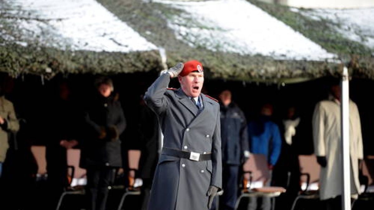 Mit einem Abschlussappell verabschiedete sich das Raketenartilleriebataillon 132 aus Sondershausen. Künftig werden die Soldaten auf die Standorte Münster, Idar-Oberstein und Weiden verteilt. Foto: Nico Kiesel